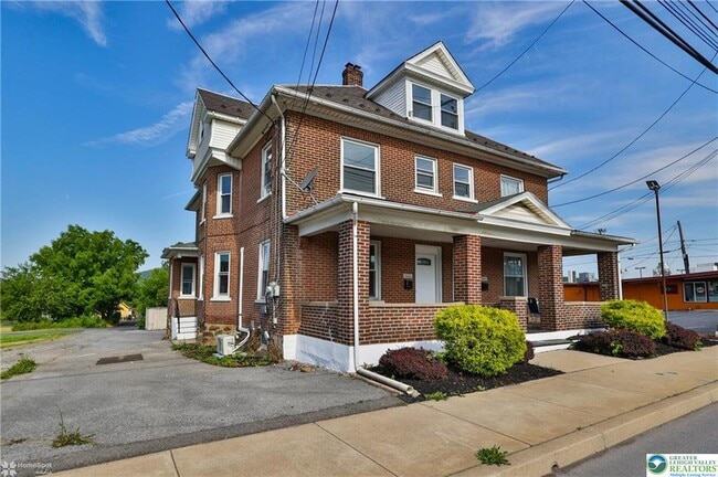 Building Photo - 1660 Main St