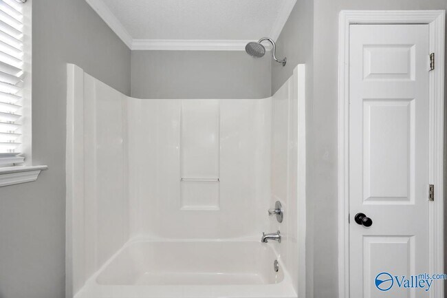 Building Photo - 103 N W Sugar Bluff Ln