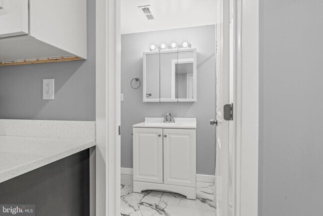 Building Photo - 1840 N Bouvier St