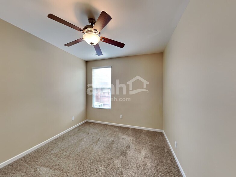 Building Photo - 207 S Dunnwood Ln