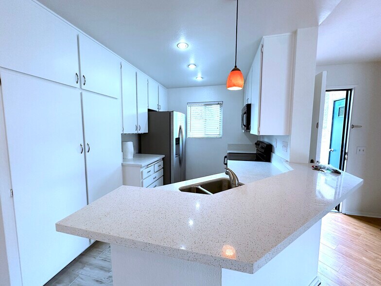 Building Photo - 9745 Mesa Springs Way