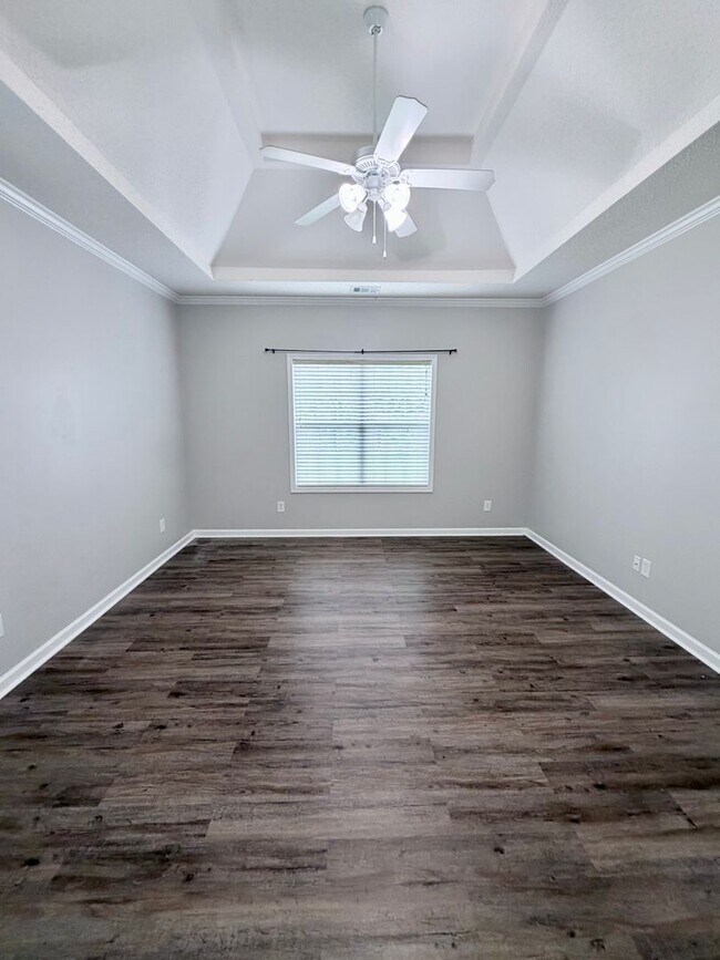 Building Photo - 705 Post Oak Way