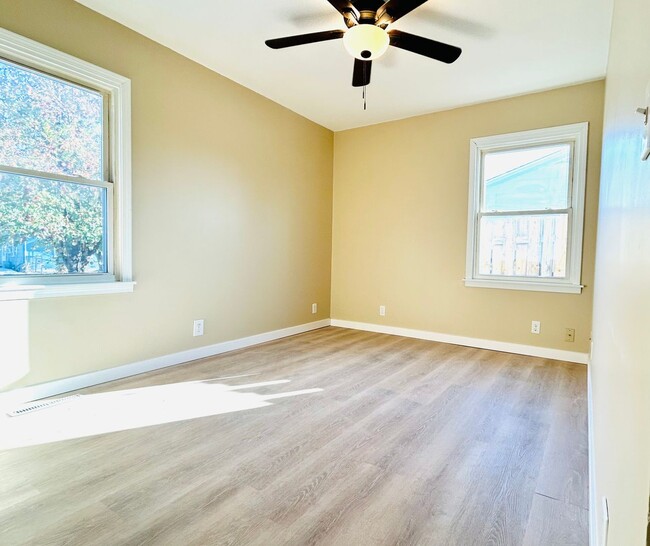 Building Photo - Cute Home, Close to Fort Riley