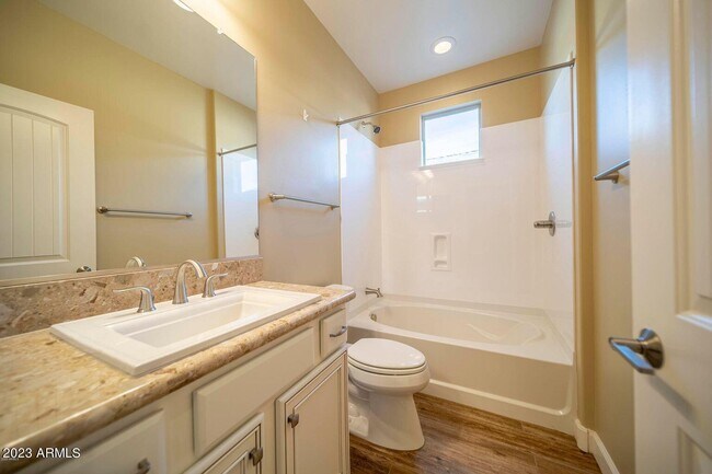 Building Photo - 3705 Ridgeview Ter