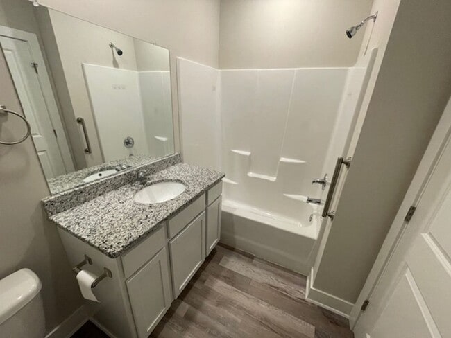 Building Photo - For Rent – Beautiful 3 Bed | 2 Bath Single...