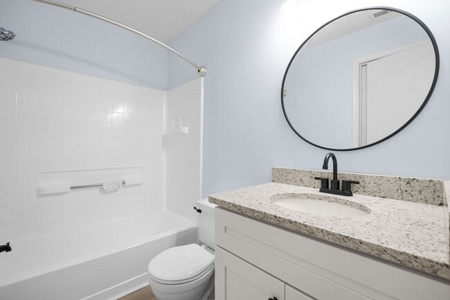 Building Photo - Fully Renovated Condo for Rent in Virginia...