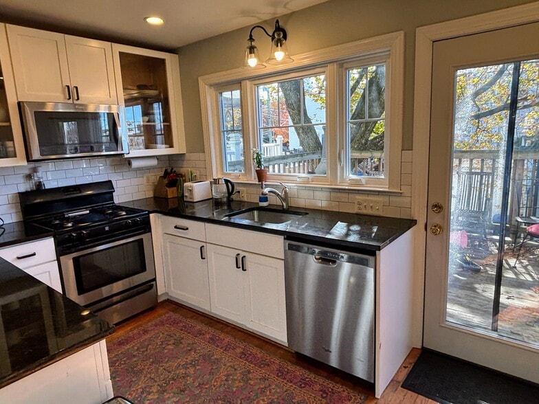 Kitchen - 406 Delafield Pl NW
