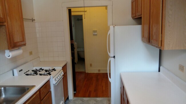 Building Photo - Quiet, Sunny, Desirable Roscoe Village