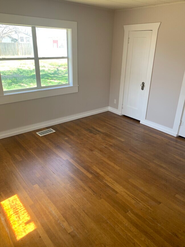 Building Photo - 802 S Fairmont St