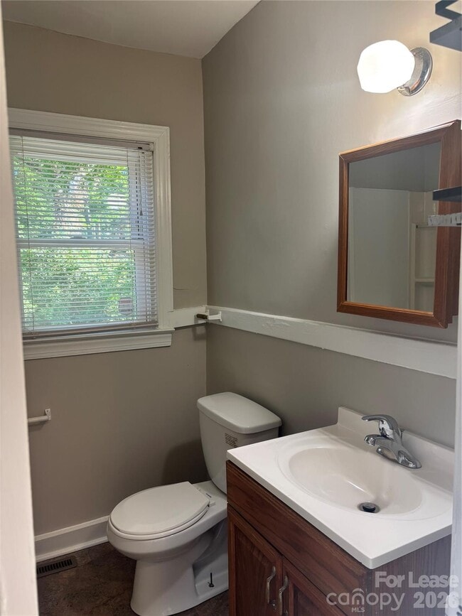 Building Photo - 2565 Brentwood Pl