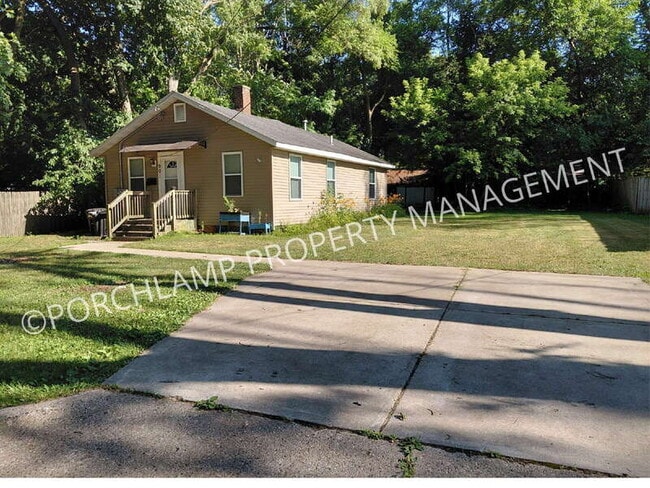 Building Photo - 901 W Dale Ave