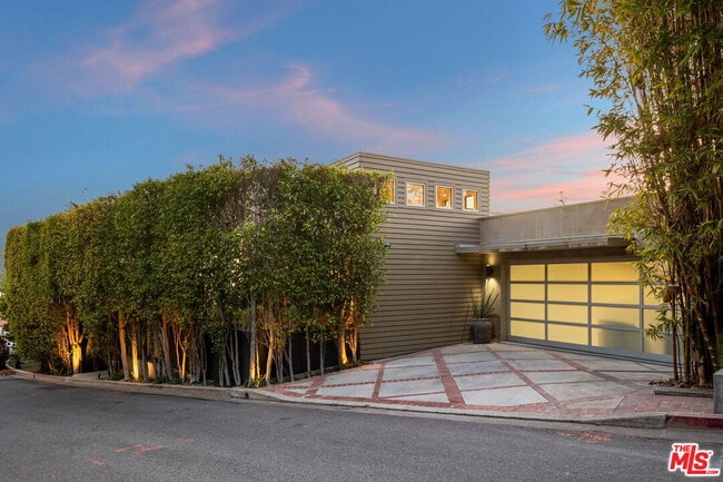 Building Photo - 1415 Summitridge Dr