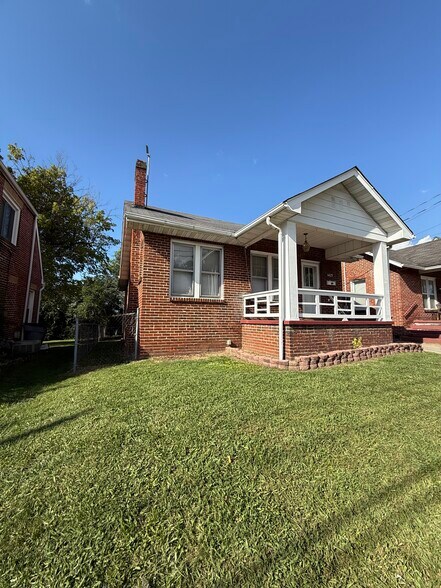 Primary Photo - 1425 Anderson St