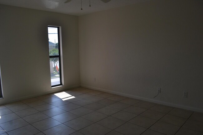 Building Photo - 309 Oakridge Blvd