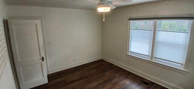 Building Photo - 923 NE 2nd St