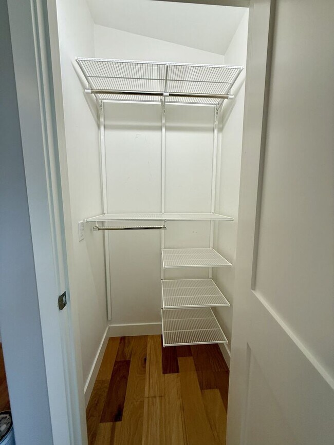 Building Photo - Beautiful Two Bedroom/Two Bathroom Home with Large Yard