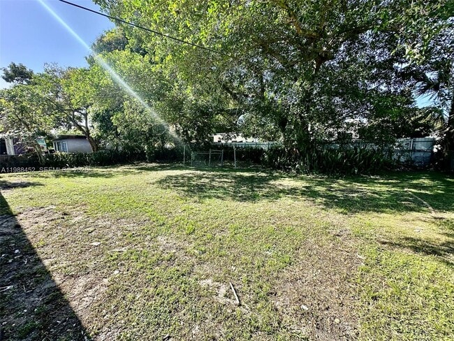 Building Photo - 15920 Bunche Park School Dr