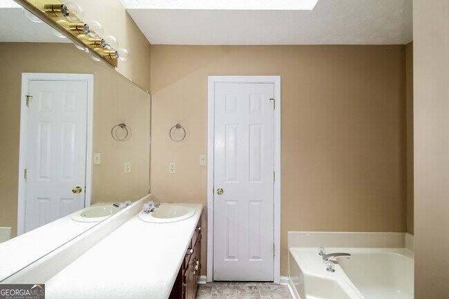 Building Photo - 225 Hollis Cir