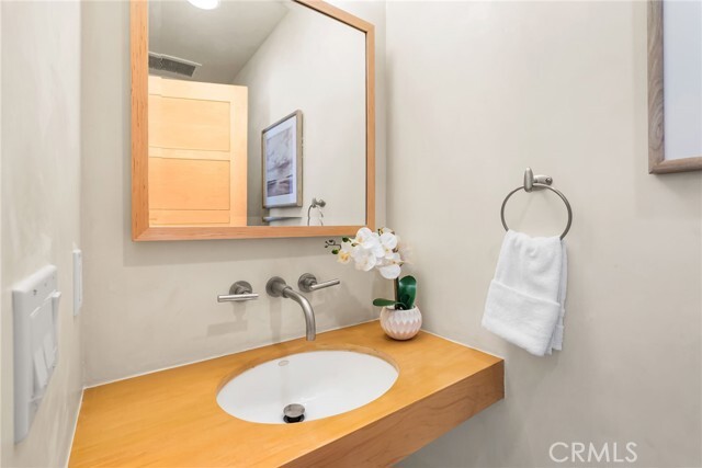 Building Photo - 1554 E Oceanfront