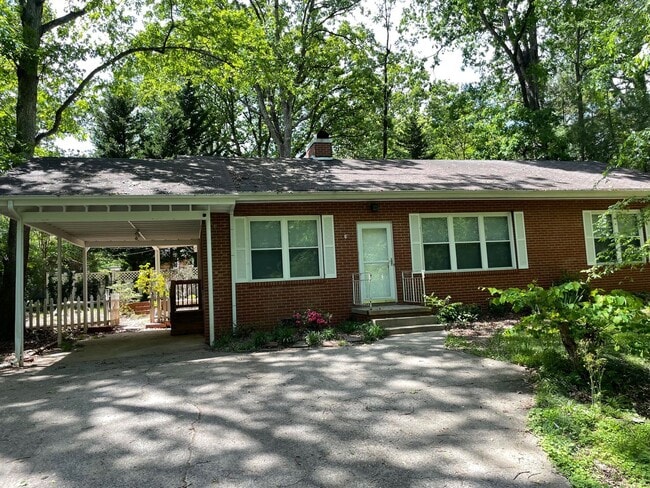 Building Photo - Beautiful 2 bed, 1 bath brick home! Located in Asheboro near McCrary Park!