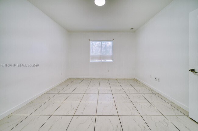 Building Photo - 14885 NE 7th Ave