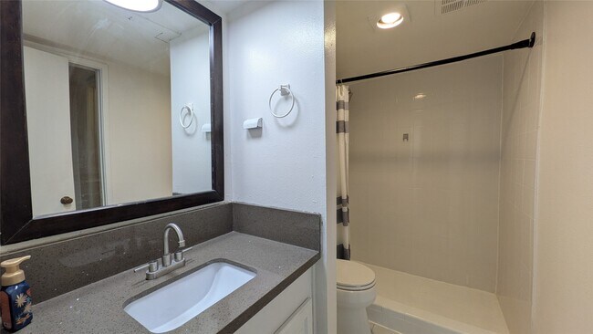 Building Photo - 3131 Southwest Fwy