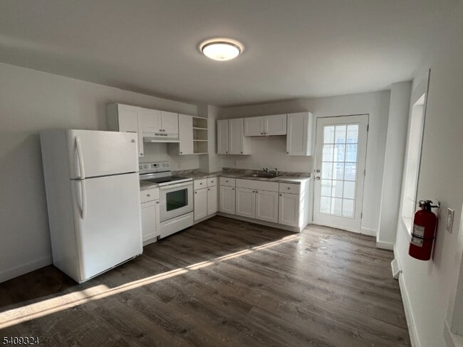 Building Photo - 220 Filmore St