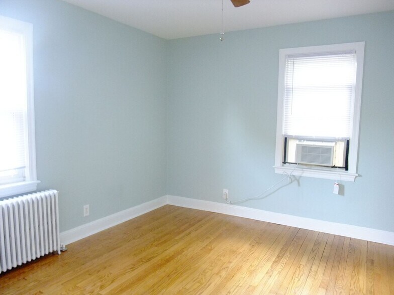 Building Photo - 8210 Greenwood Ave