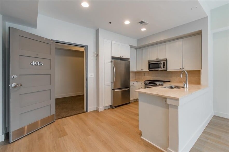 Building Photo - 1100 Howell Mill Rd NW