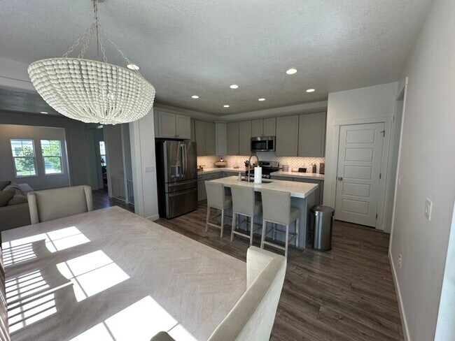 Building Photo - 6442 Bethany Way