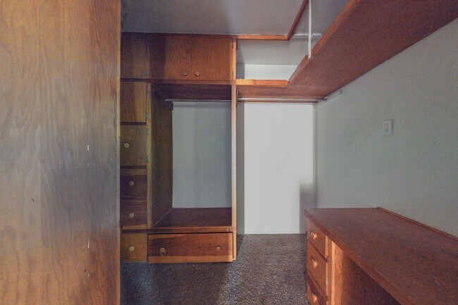 Building Photo - NE PUEBLO STYLE 3 Bedroom 2 Bath 1824/SF