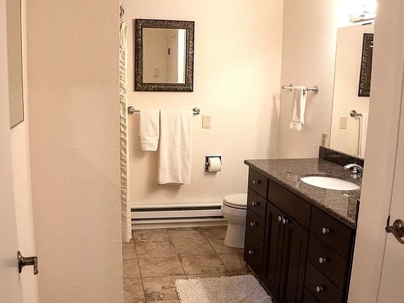 LARGE BRIGHT BATH - 4321 SW Fletcher St