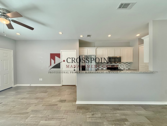 Building Photo - Tour Today! 2 bedroom 2 bathroom duplex in Tyler!