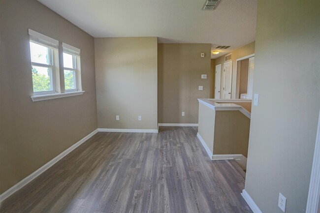 Building Photo - 104 Crete Ct