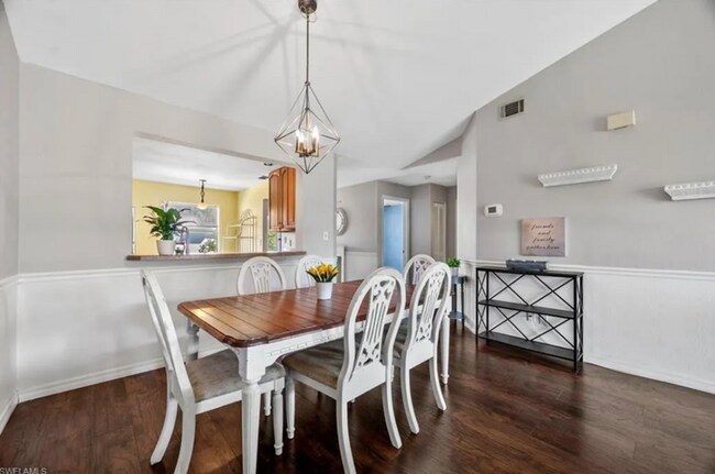 Building Photo - Charming 2 Bed 2 Bath Condo in Naples COMING SOON