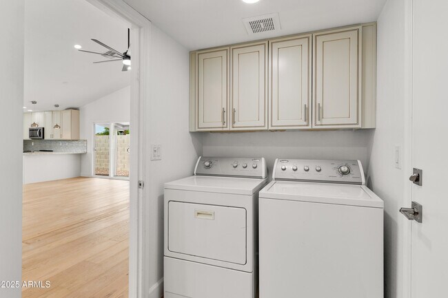 Building Photo - 9009 E Sahuaro Dr