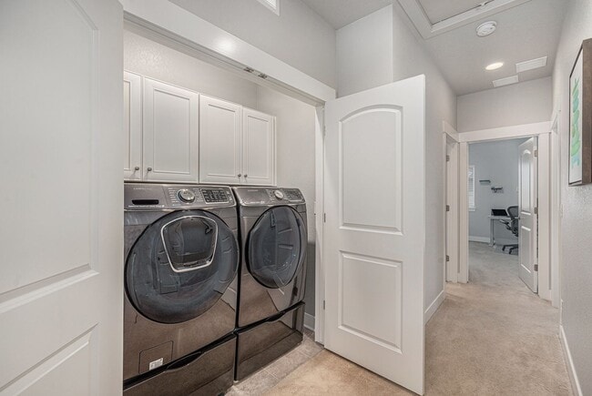 Building Photo - Gorgeous 4 bed 3.5 bath Home Available in Central Park, Denver!