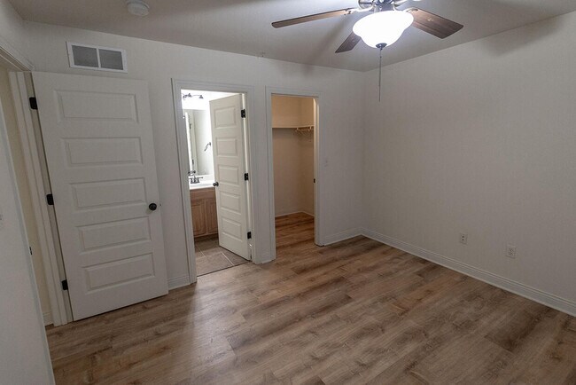 Building Photo - 4610 Dehaven Dr