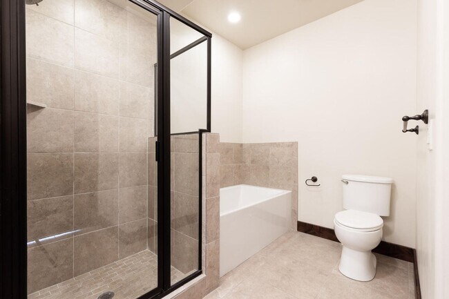Building Photo - Unfurnished Condo in Black Rock Ridge