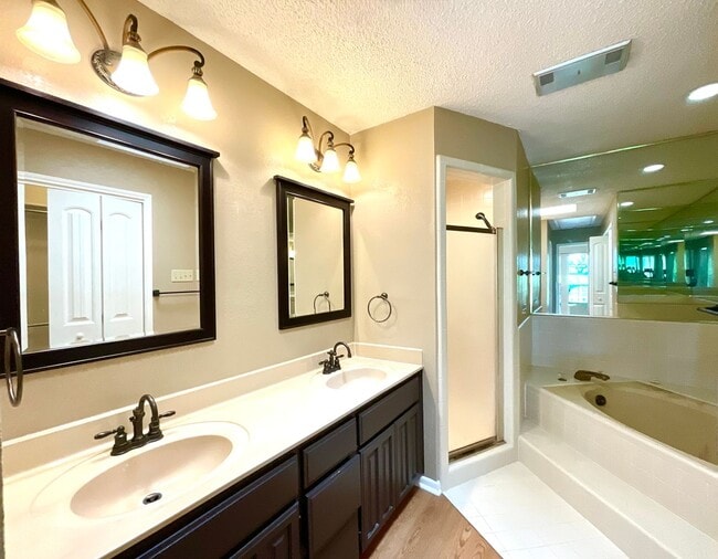 Building Photo - 7326 Putter Ln