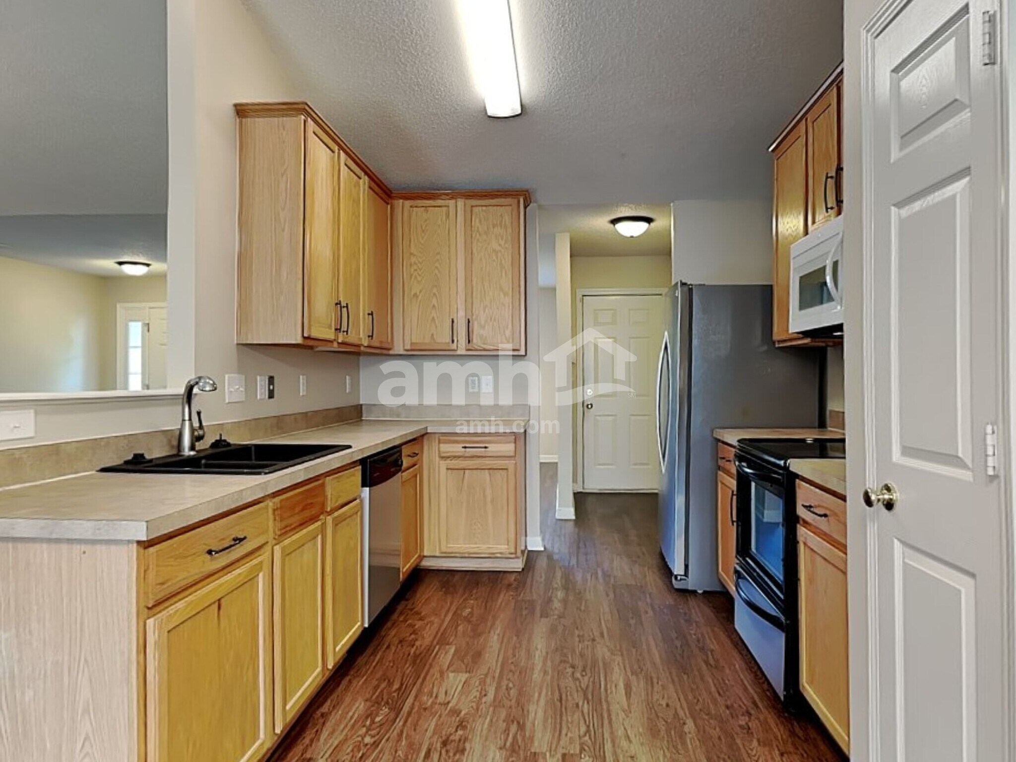 Building Photo - 3087 Canterbury Park Dr