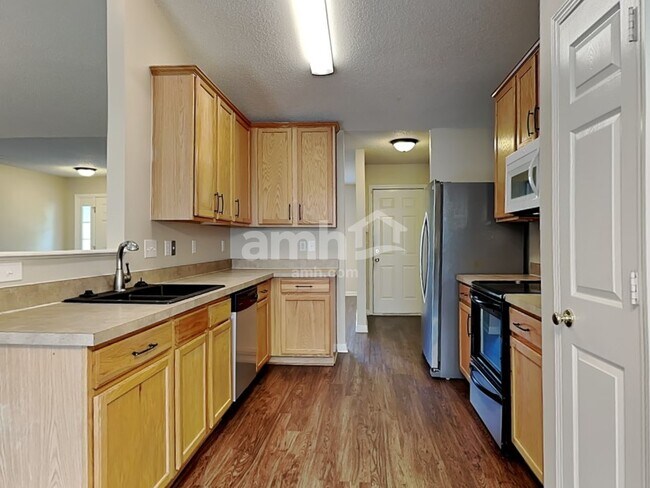 Building Photo - 3087 Canterbury Park Dr
