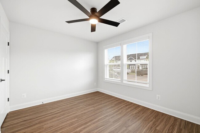 Building Photo - 768 Park Ridge Dr