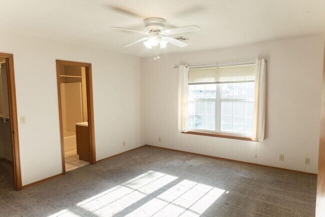 Building Photo - 304 Eccell Ct