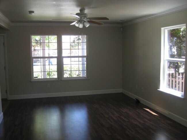 Building Photo - Great home and location on 3rd and Ash