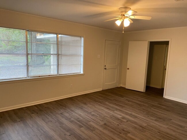 Building Photo - 3 Bedroom 1.5 Bath Home in Pineville, LA