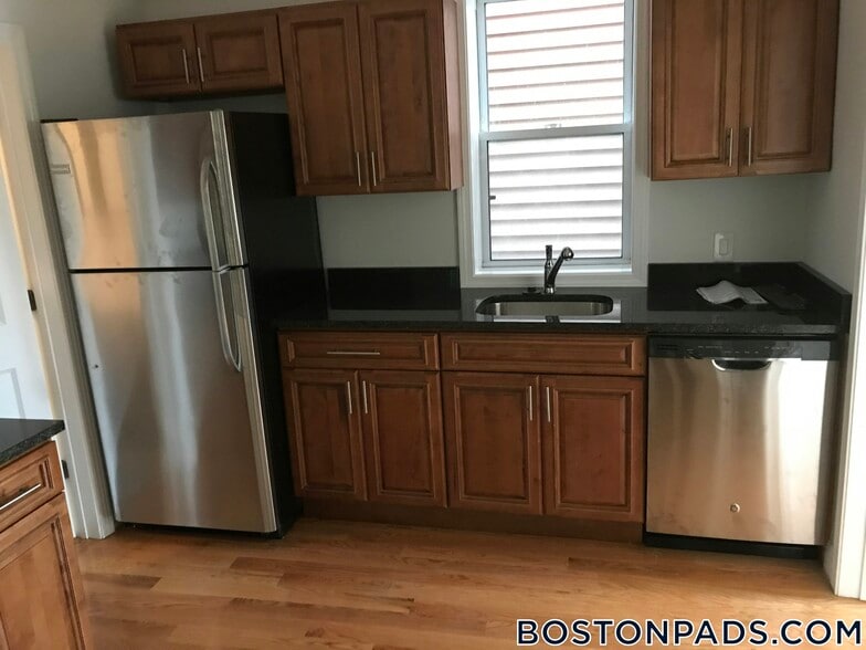 Building Photo - 58 Medford St