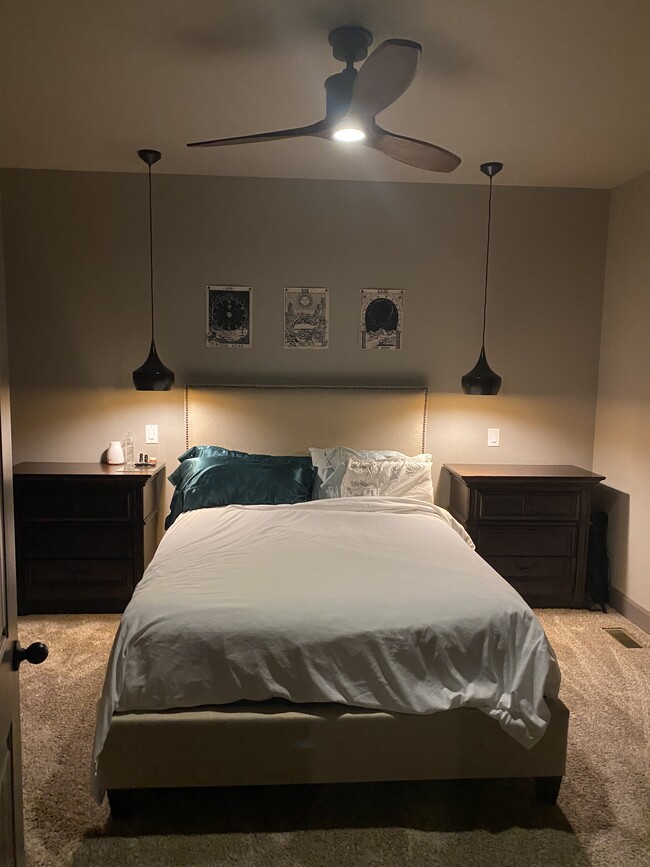 Master Bedroom easily fits queen/king bed - 5722 Canyon Reserve Hts
