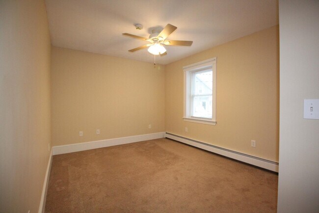 Building Photo - 341 Lynn St