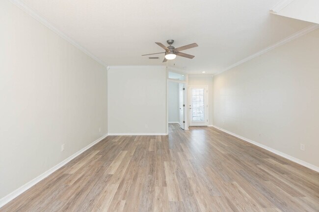 Building Photo - 5808 Fishhawk Ridge Dr